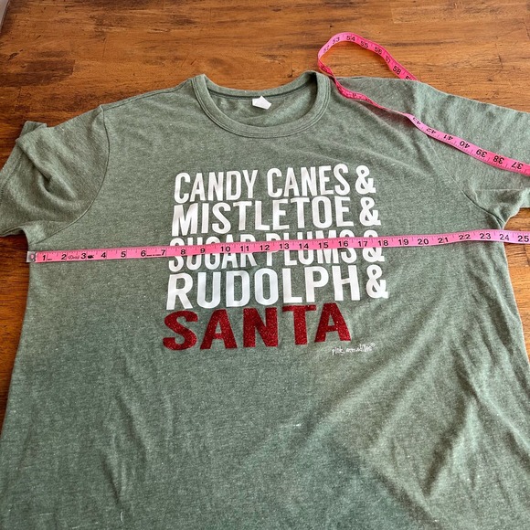 Pink Armadillos Green Christmas Red Sparkle Graphic Crewneck T-Shirt Women's XL - Picture 11 of 12